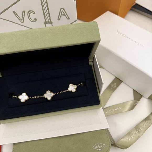 Van Cleef & Arpels women's bracelet 19cm - Picture 1 of 6